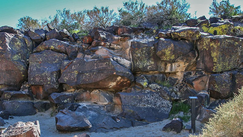 Petroglyphs at the mouth of Black Canyon