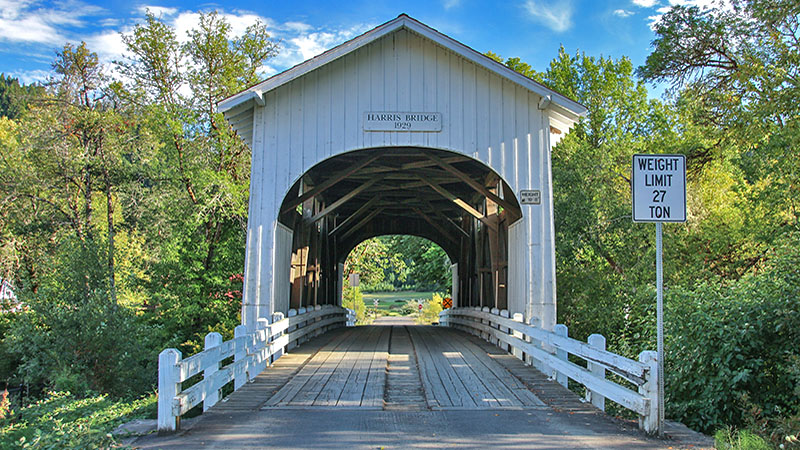 One of Willamette Valley's covered bridges